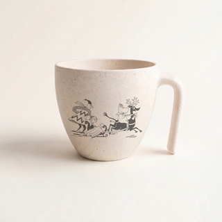 Poro vetää rekeä ja reessä istuu Mymmeli, reen takana seisoo Hemuli ja poron selässä istuu Niiskuneiti